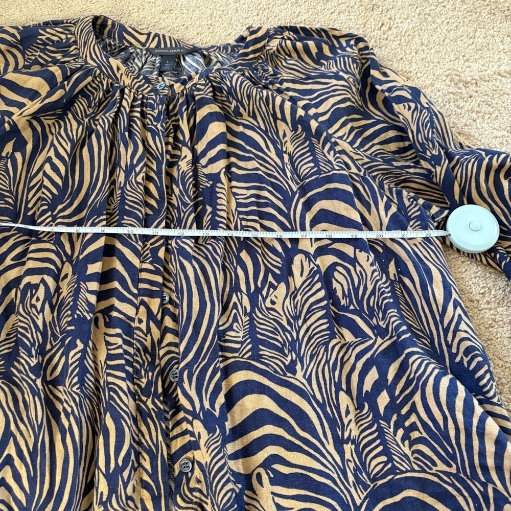 Banana Republic 100% Linen Zebra Print Women's Top - Navy and Tan Size Large - Picture 7 of 7